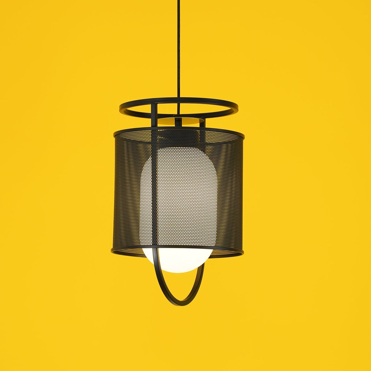 Meren Pendelleuchte aus Messing im Netz-Zylinder-Design für den industriellen Look