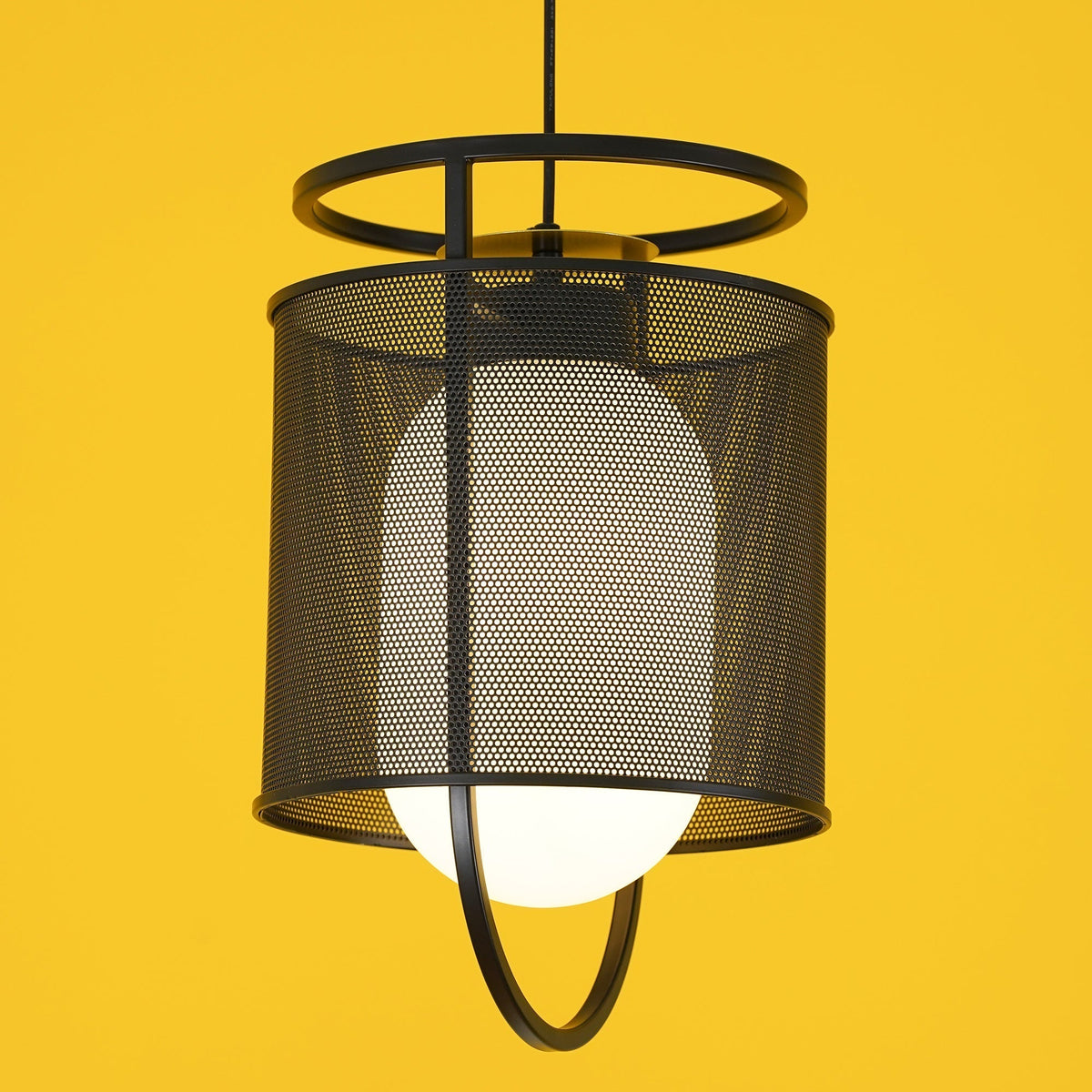 Meren Pendelleuchte aus Messing im Netz-Zylinder-Design für den industriellen Look