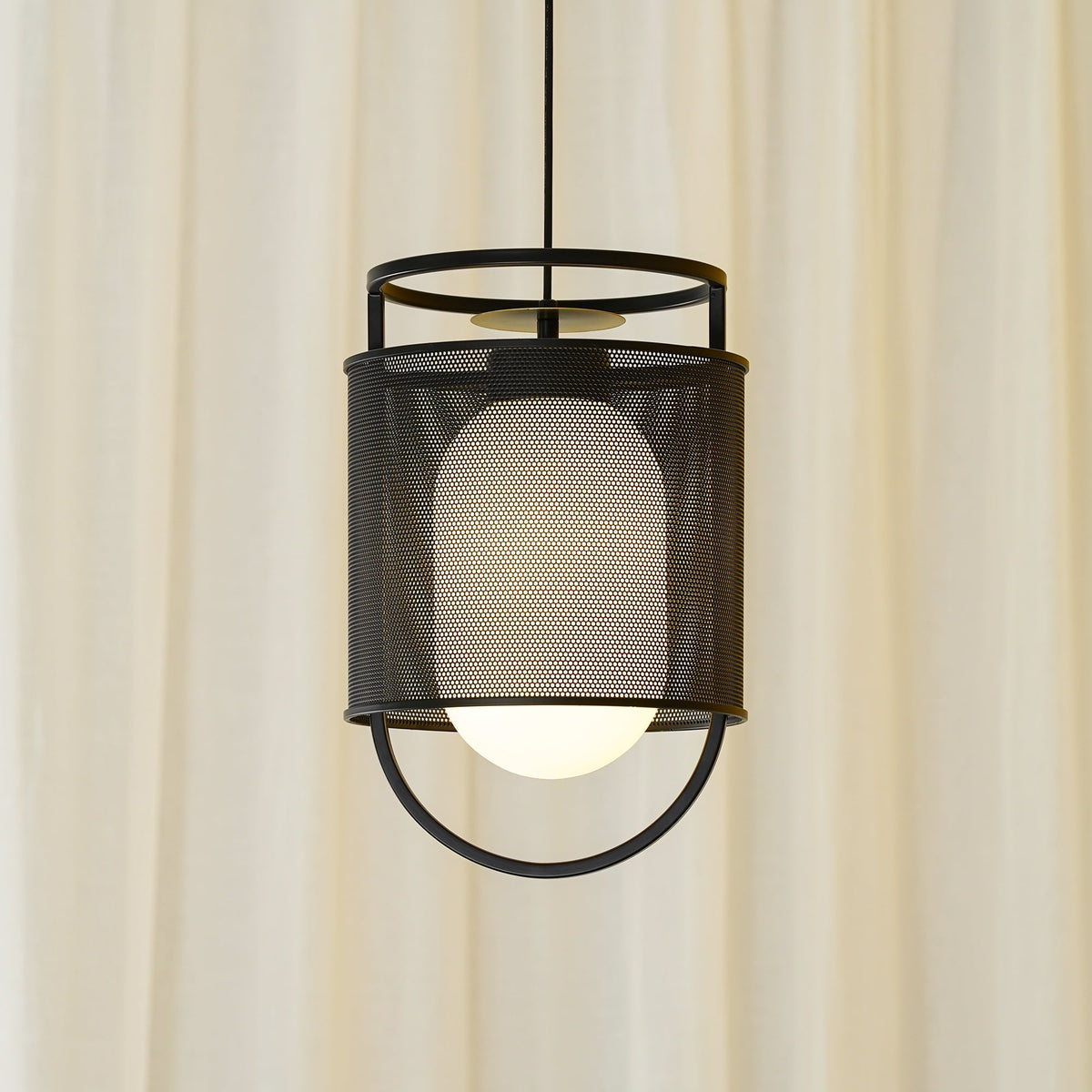 Meren Pendelleuchte aus Messing im Netz-Zylinder-Design für den industriellen Look