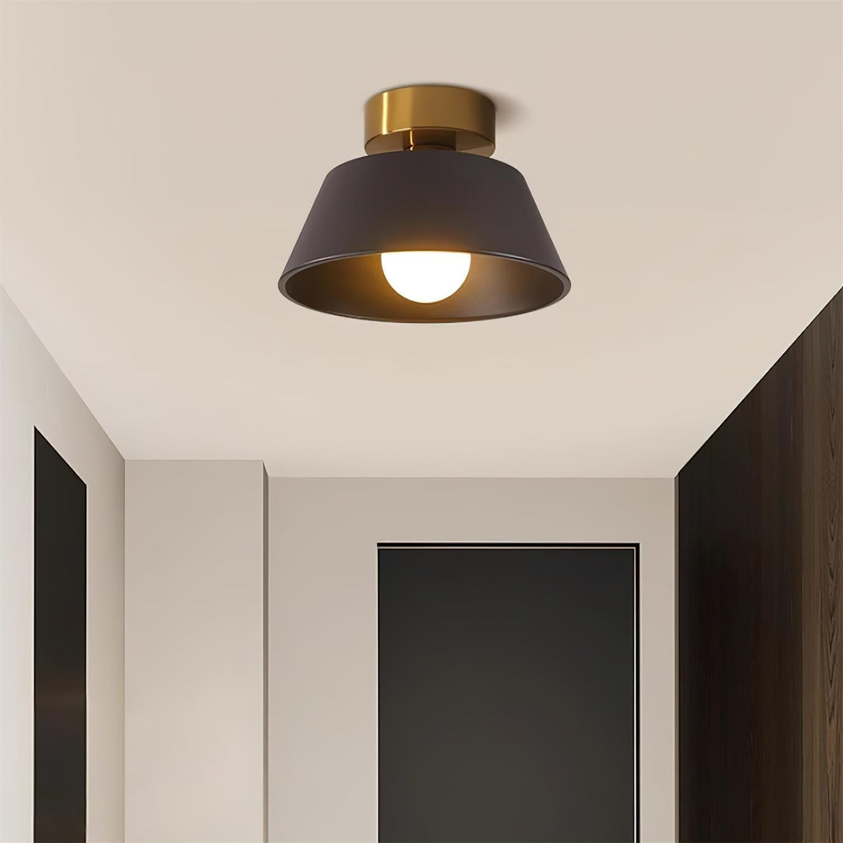 Moderne flache Deckenleuchte mit Metallbaldachin im minimalistischen Stil
