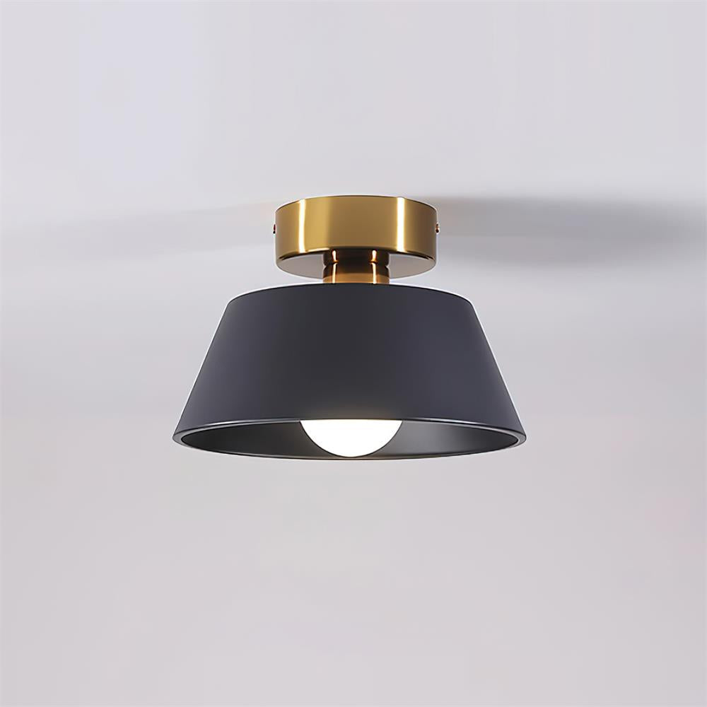 Moderne flache Deckenleuchte mit Metallbaldachin im minimalistischen Stil