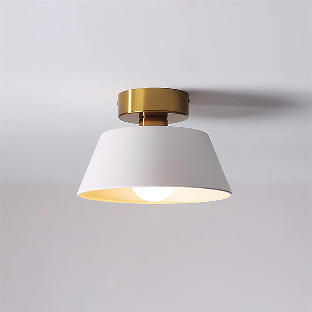Moderne flache Deckenleuchte mit Metallbaldachin im minimalistischen Stil