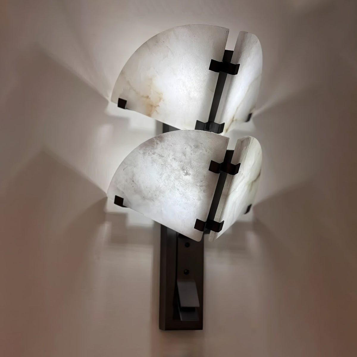 Selesta zeitgenössische Alabaster-Wandleuchte