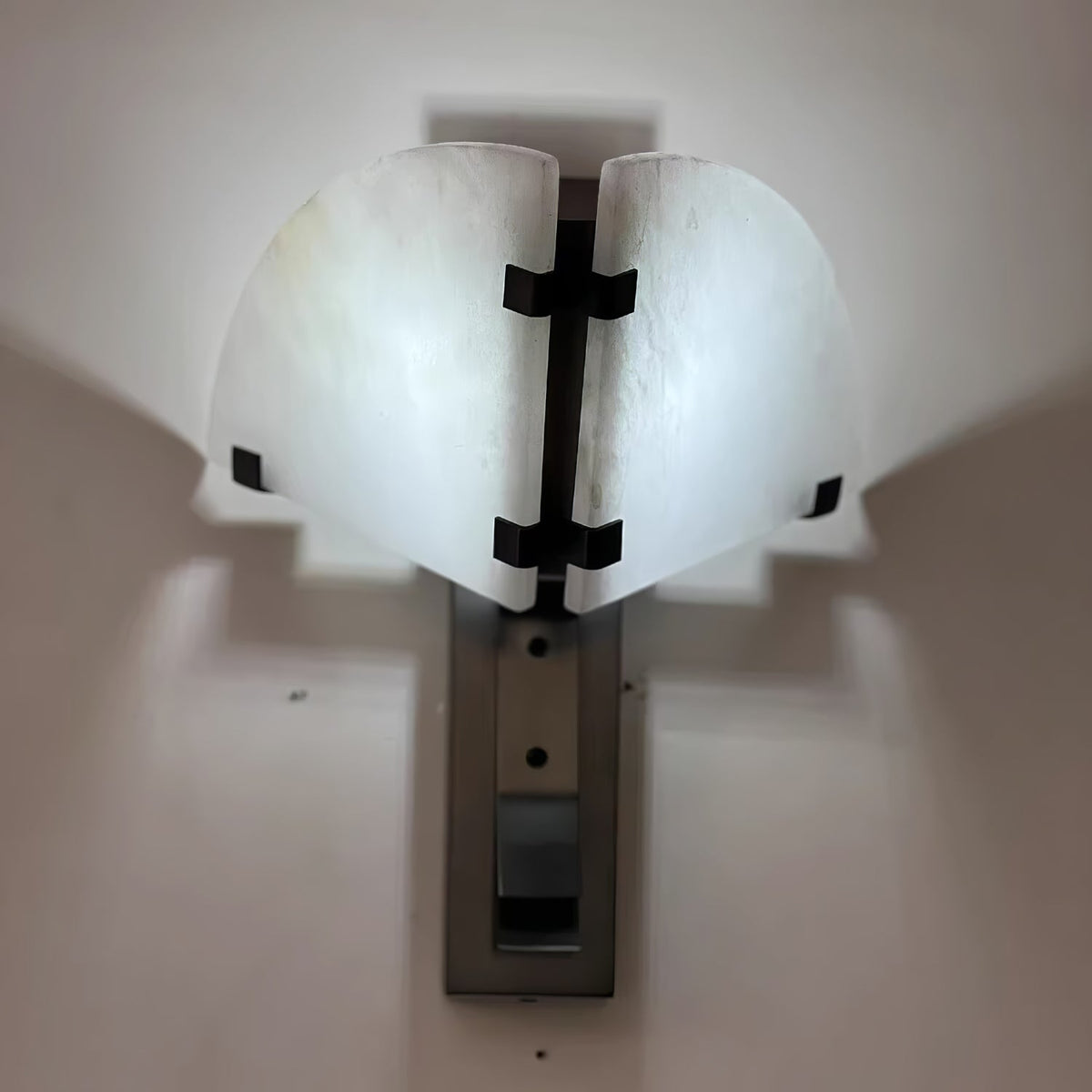 Selesta zeitgenössische Alabaster-Wandleuchte