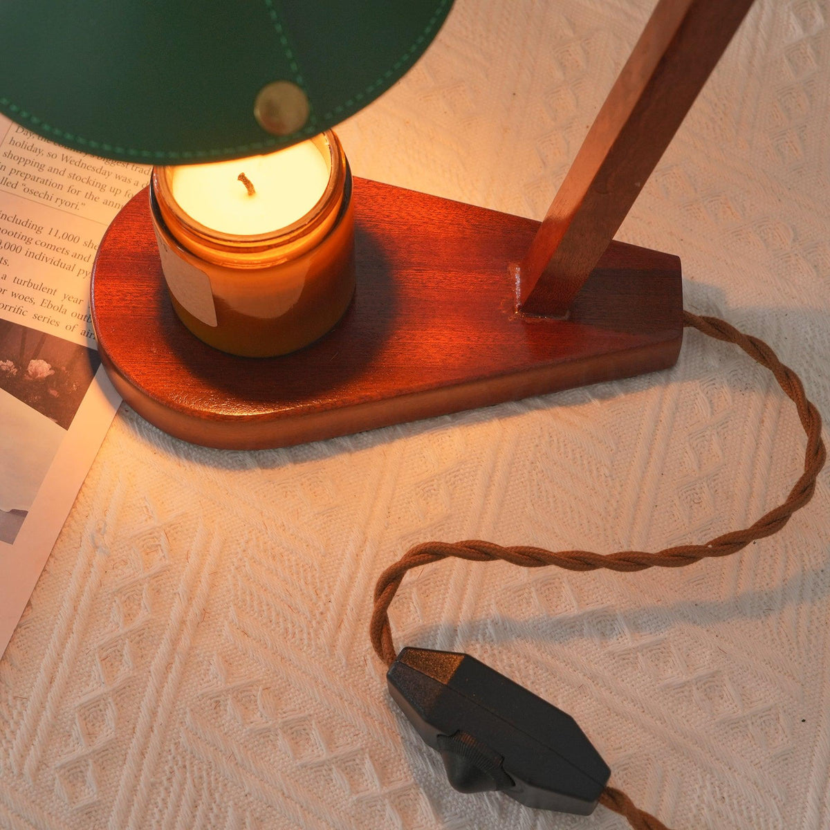 Elvuia Tischleuchte aus grünem Holz