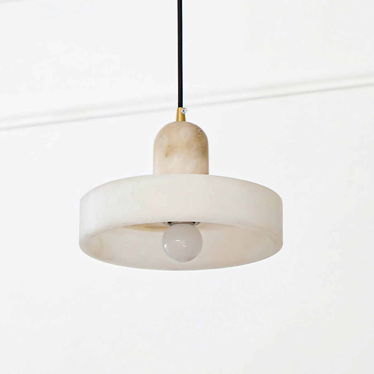 Avenorine Disc Orb Alabaster Pendelleuchte