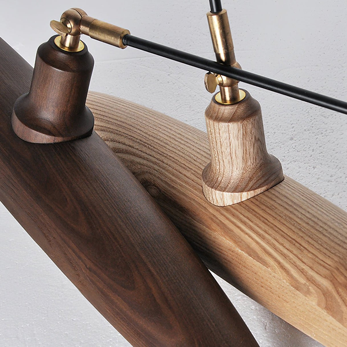 Zelirira Pendelleuchte aus Holz in Klingenform