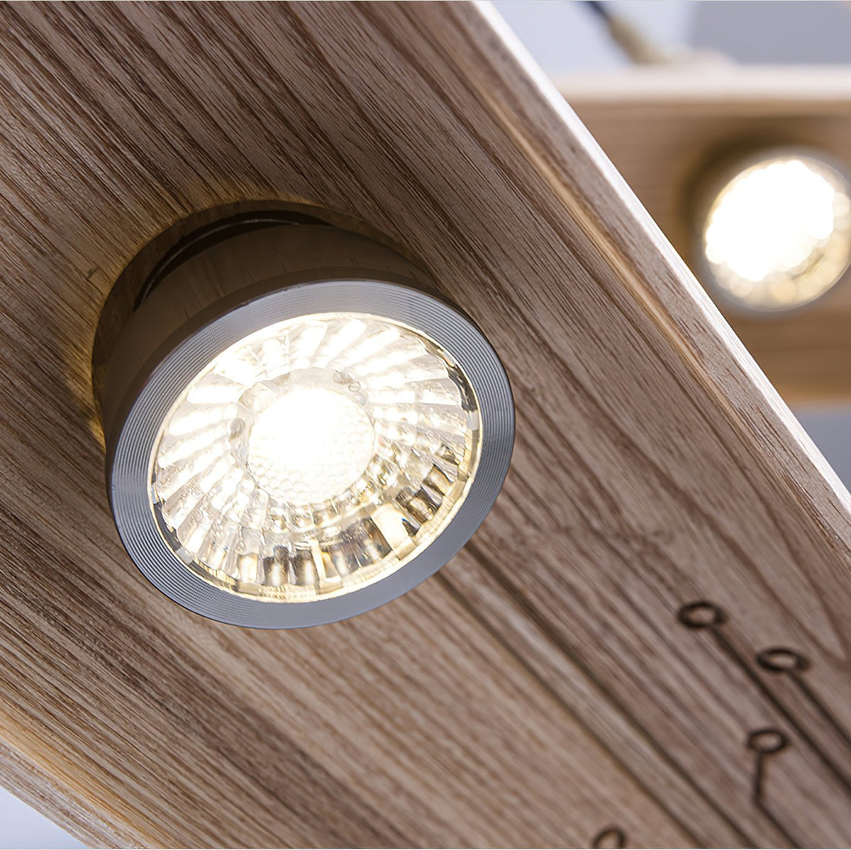 Zelirira Pendelleuchte aus Holz in Klingenform