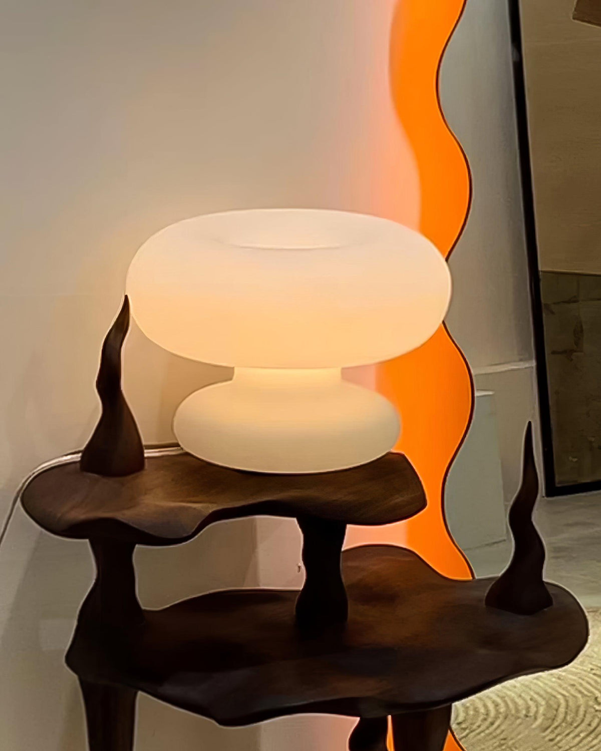 Liorirette Tischleuchte aus Glas im zeitgenössischen Stil
