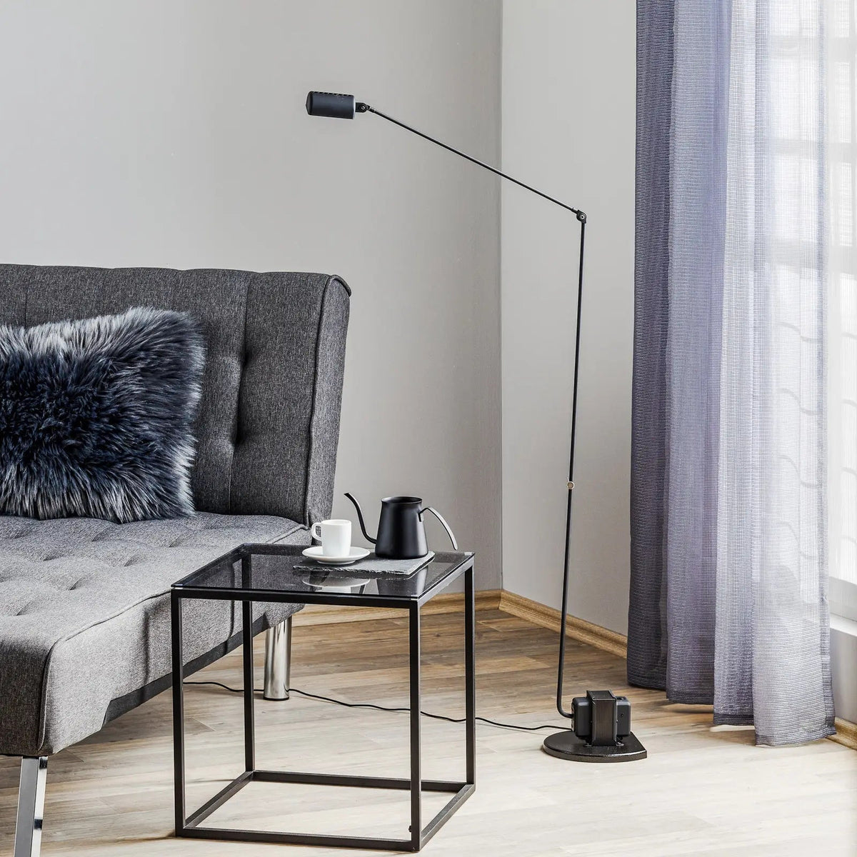 Nerilux verstellbare Stehleuchte