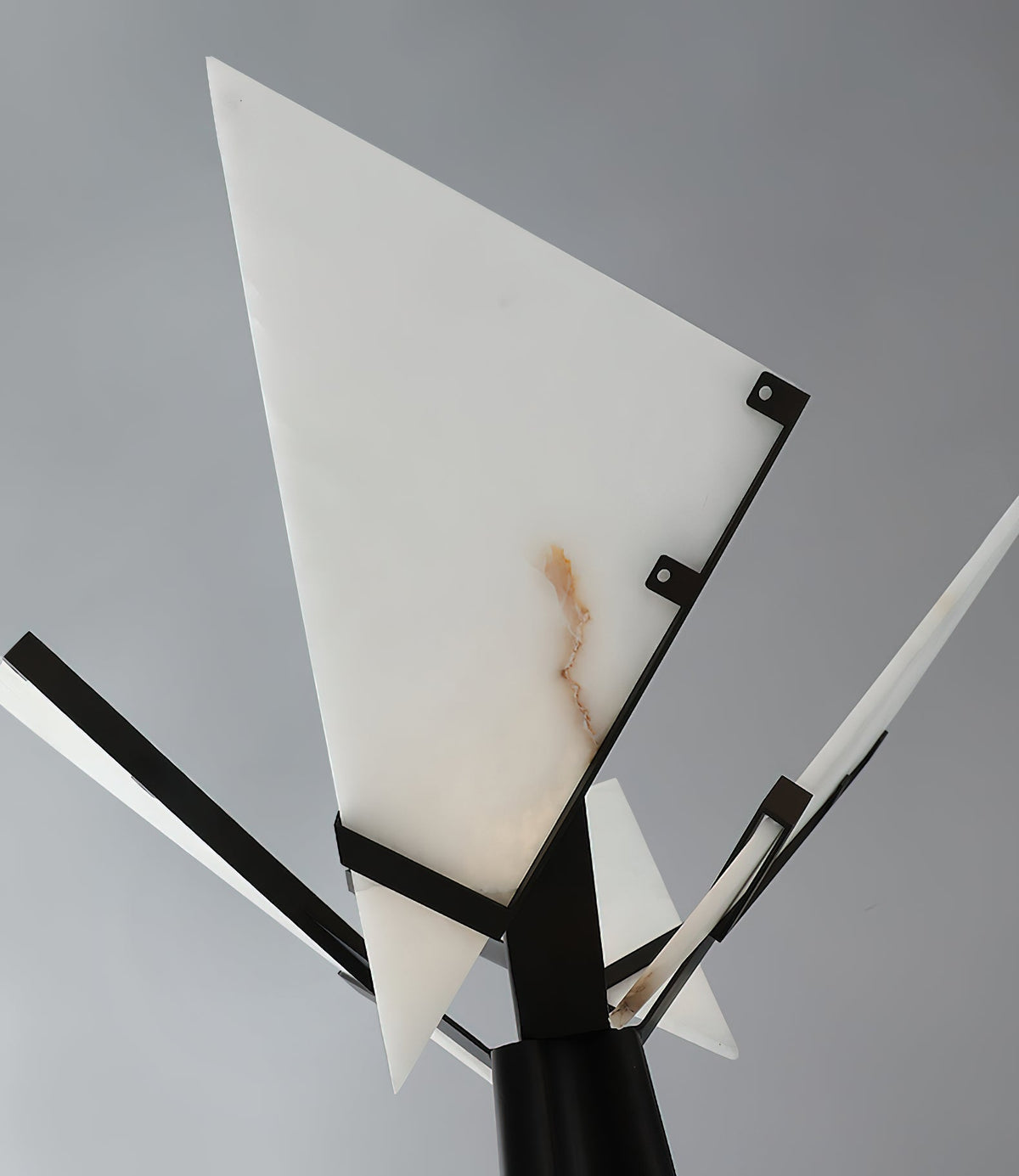 Spire Stehleuchte aus Alabaster