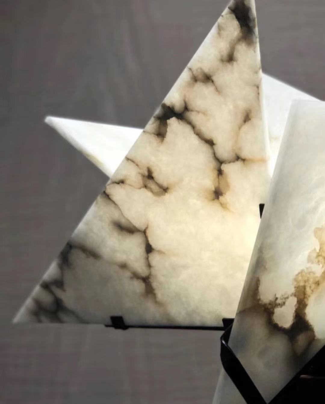 Spire Stehleuchte aus Alabaster