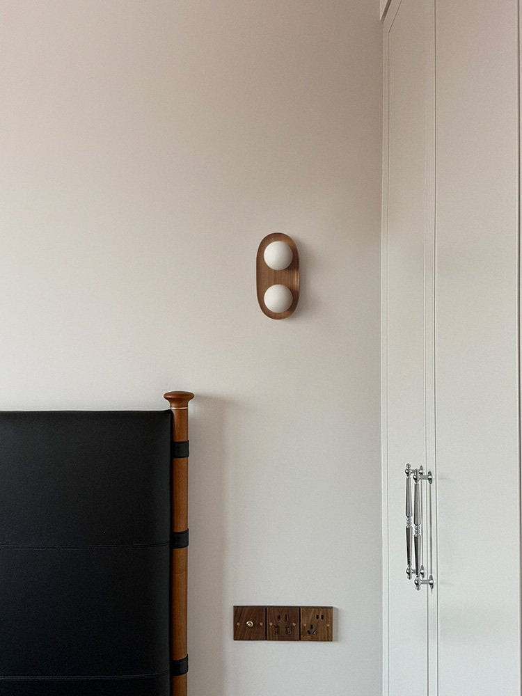 Twin Orb Oak Wandleuchte aus Holz