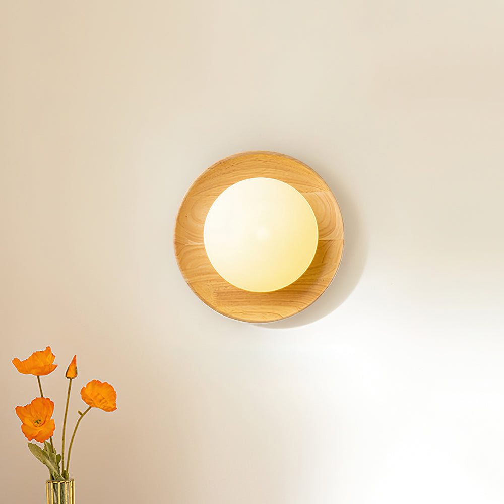 Runa Wandleuchte aus Holz
