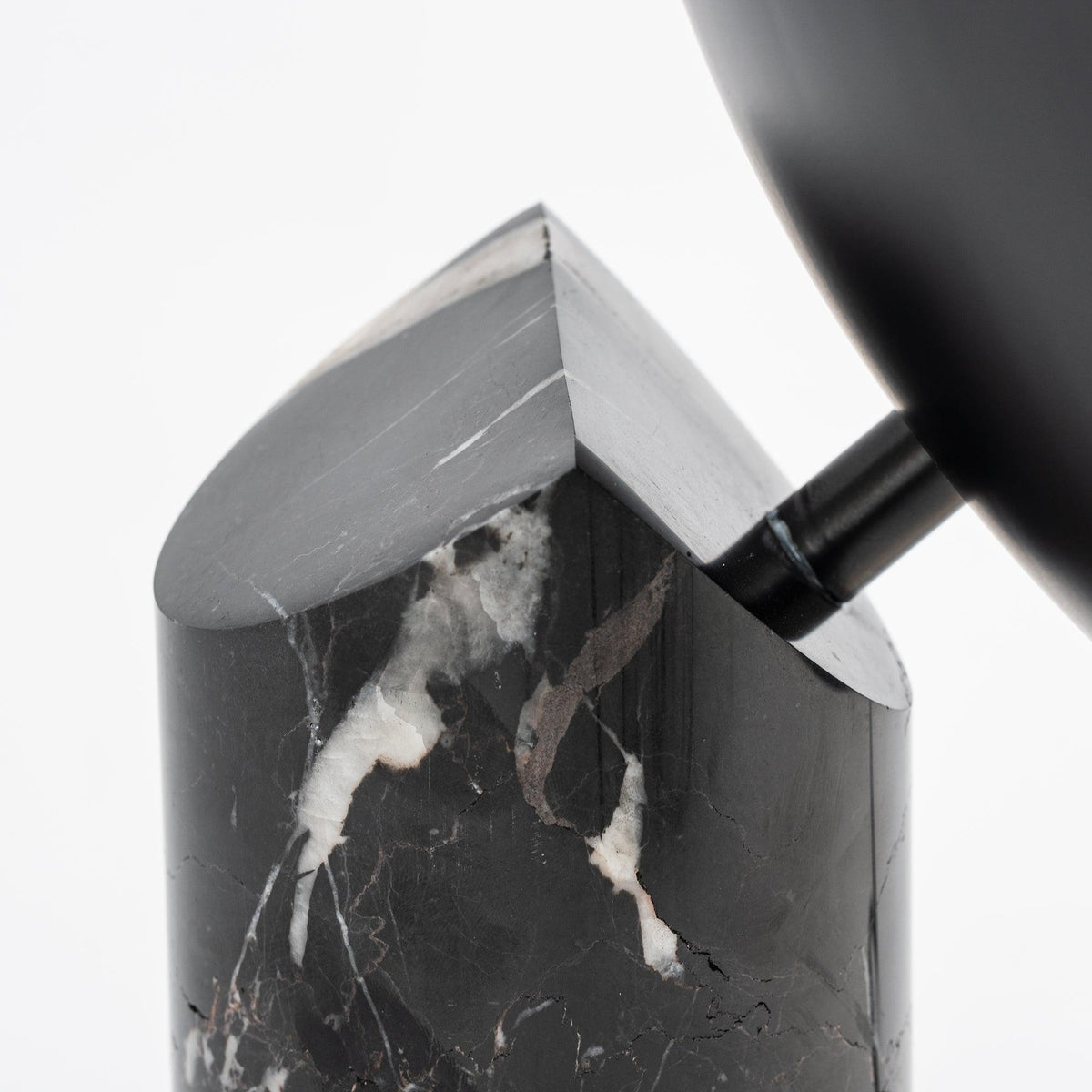 Astelor zeitgenössische Tischleuchte aus Marmor