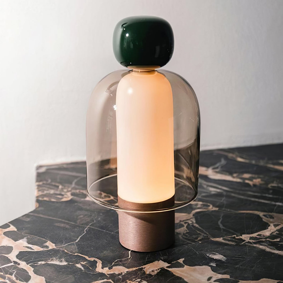 Nara Tischleuchte aus Glas in künstlerischer Gestaltung