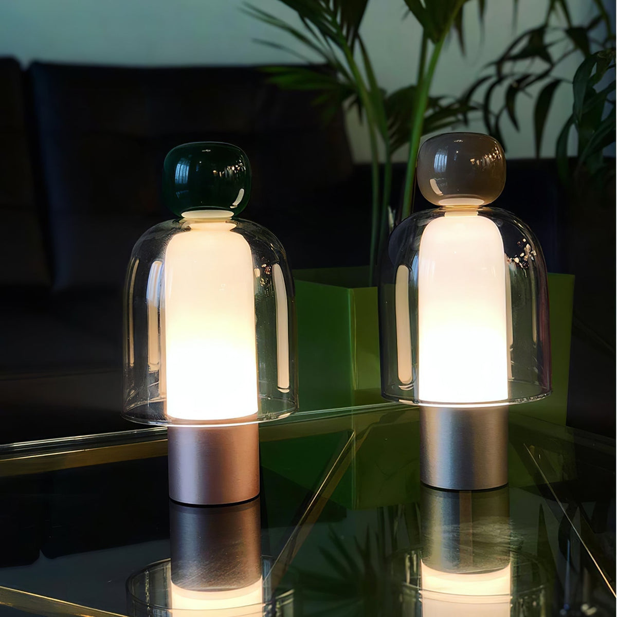 Nara Tischleuchte aus Glas in künstlerischer Gestaltung