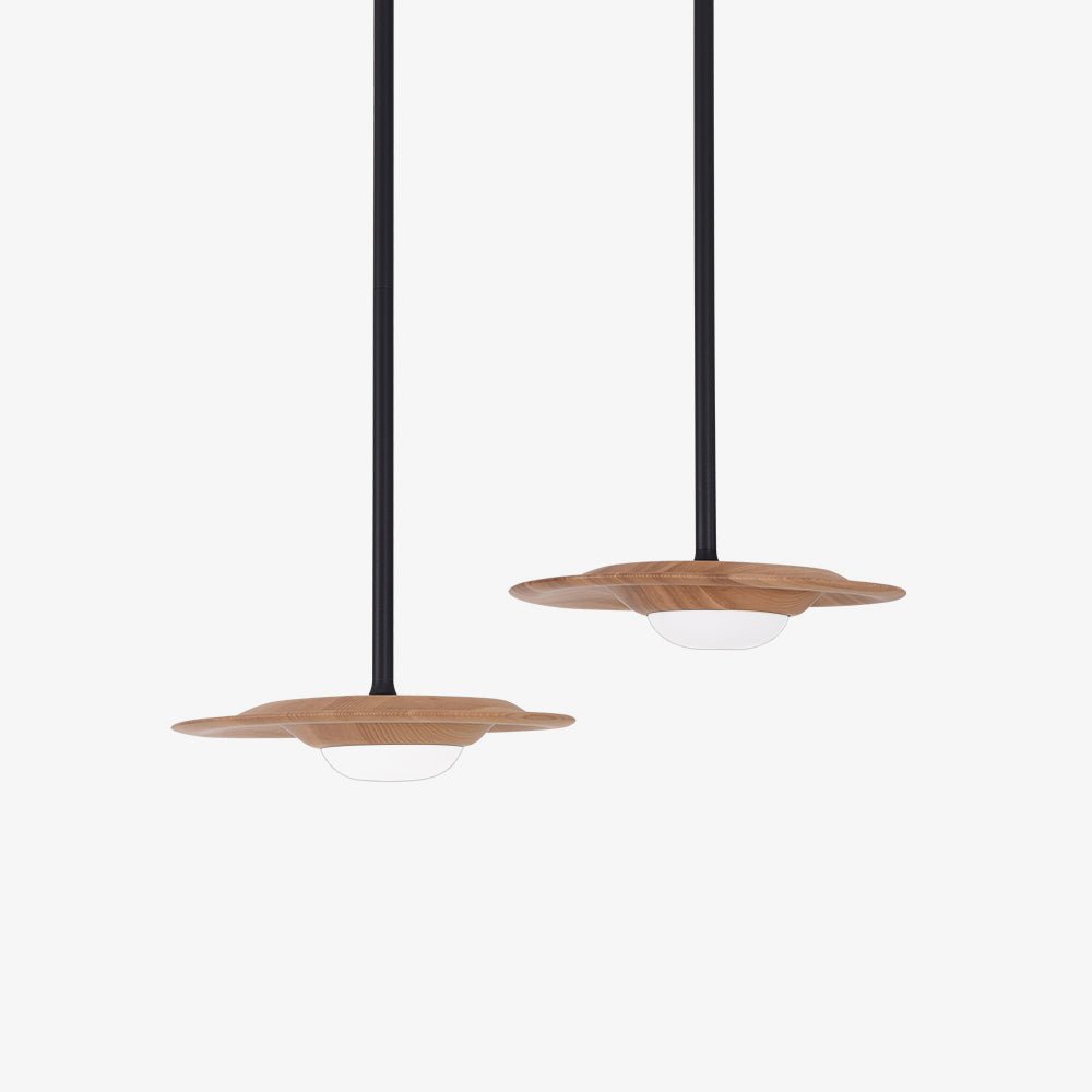 Cesilis Pendelleuchte aus Holz