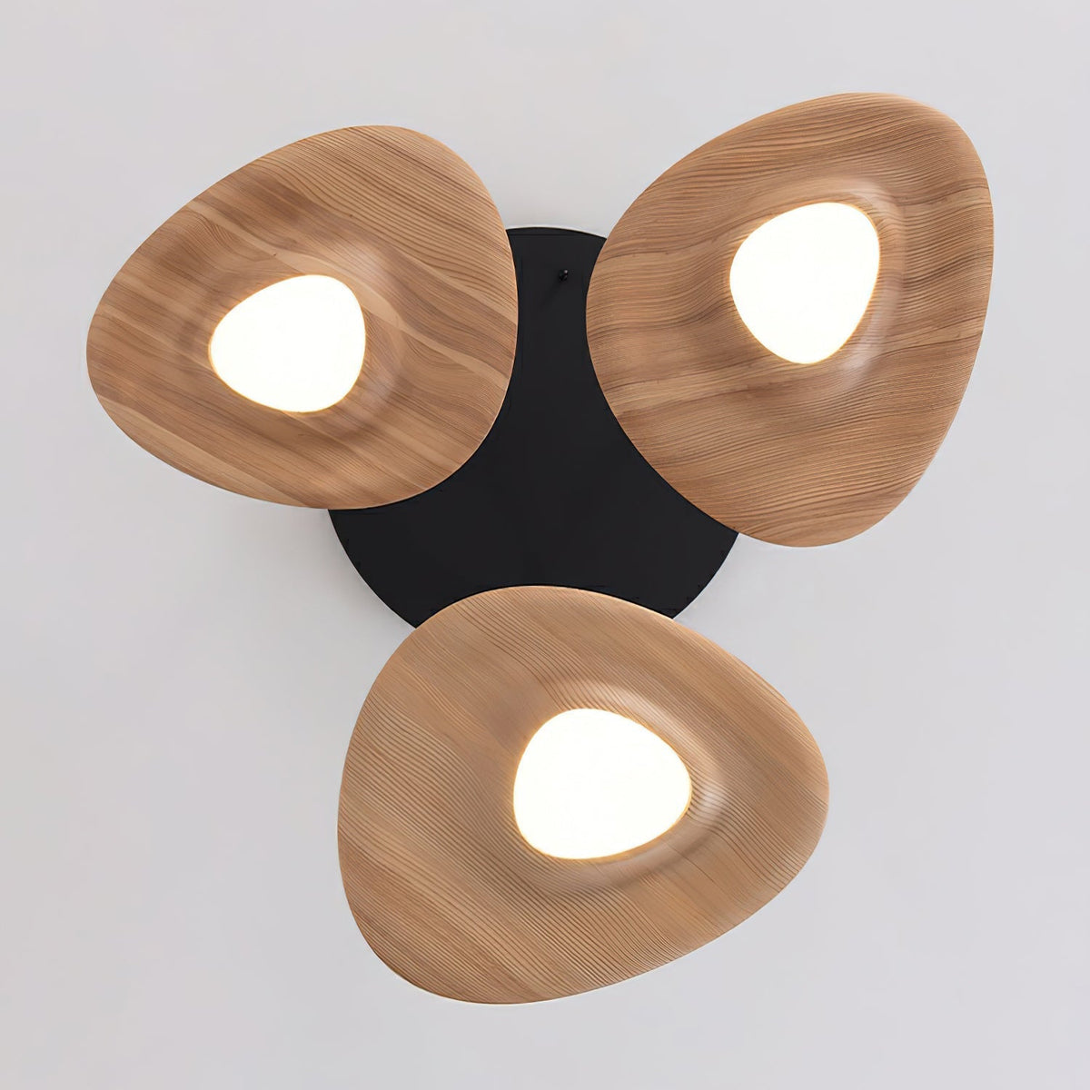 Cesilis Pendelleuchte aus Holz