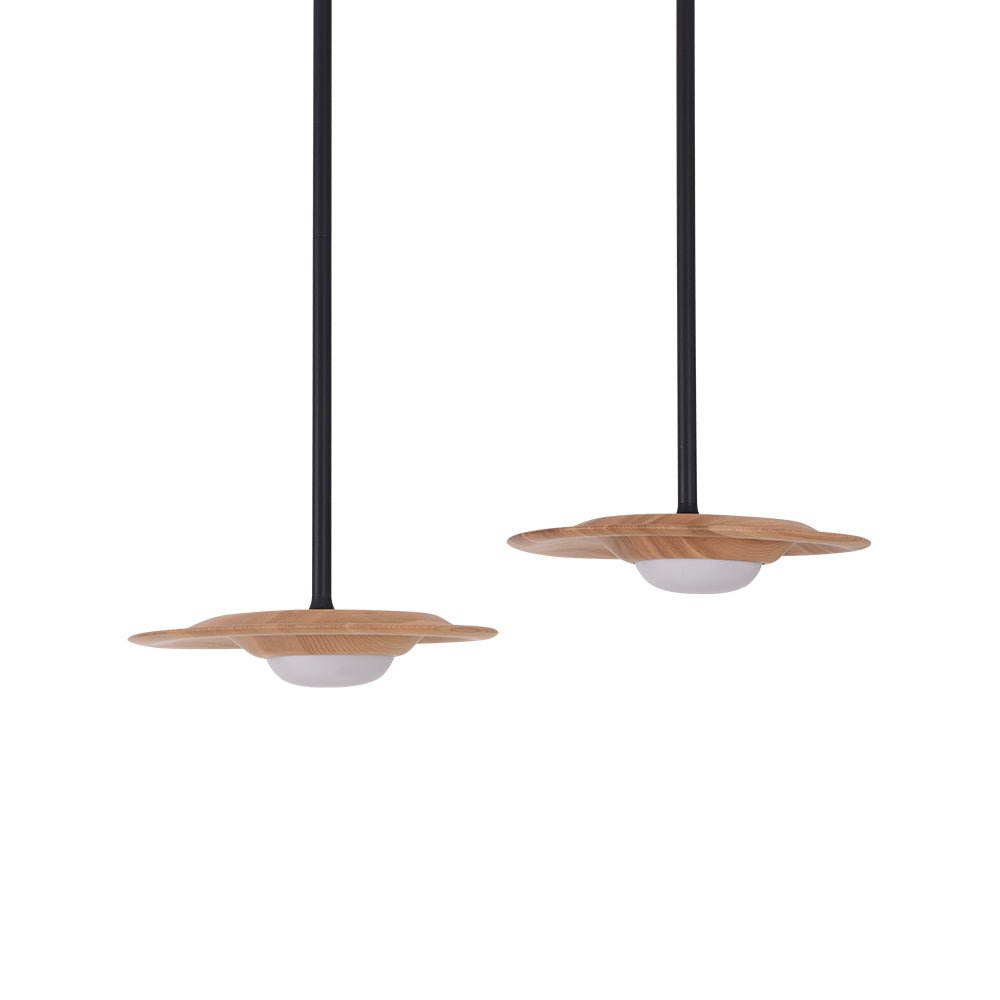 Cesilis Pendelleuchte aus Holz