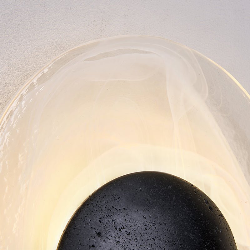 Orla Cosmica Eclipse Schwarze Travertin-Shell-Wandleuchte