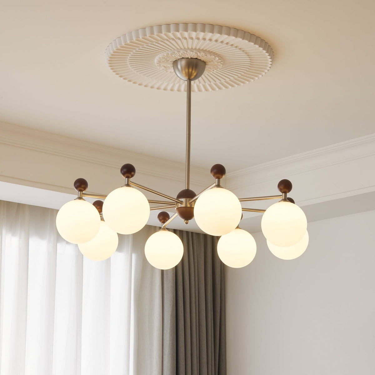 Cimirora Kronleuchter aus Holz und Glas im traditionellen Stil