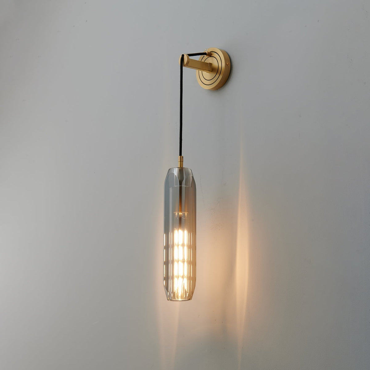 Zodorila zeitgenössische minimalistische Wandleuchte aus Kristall