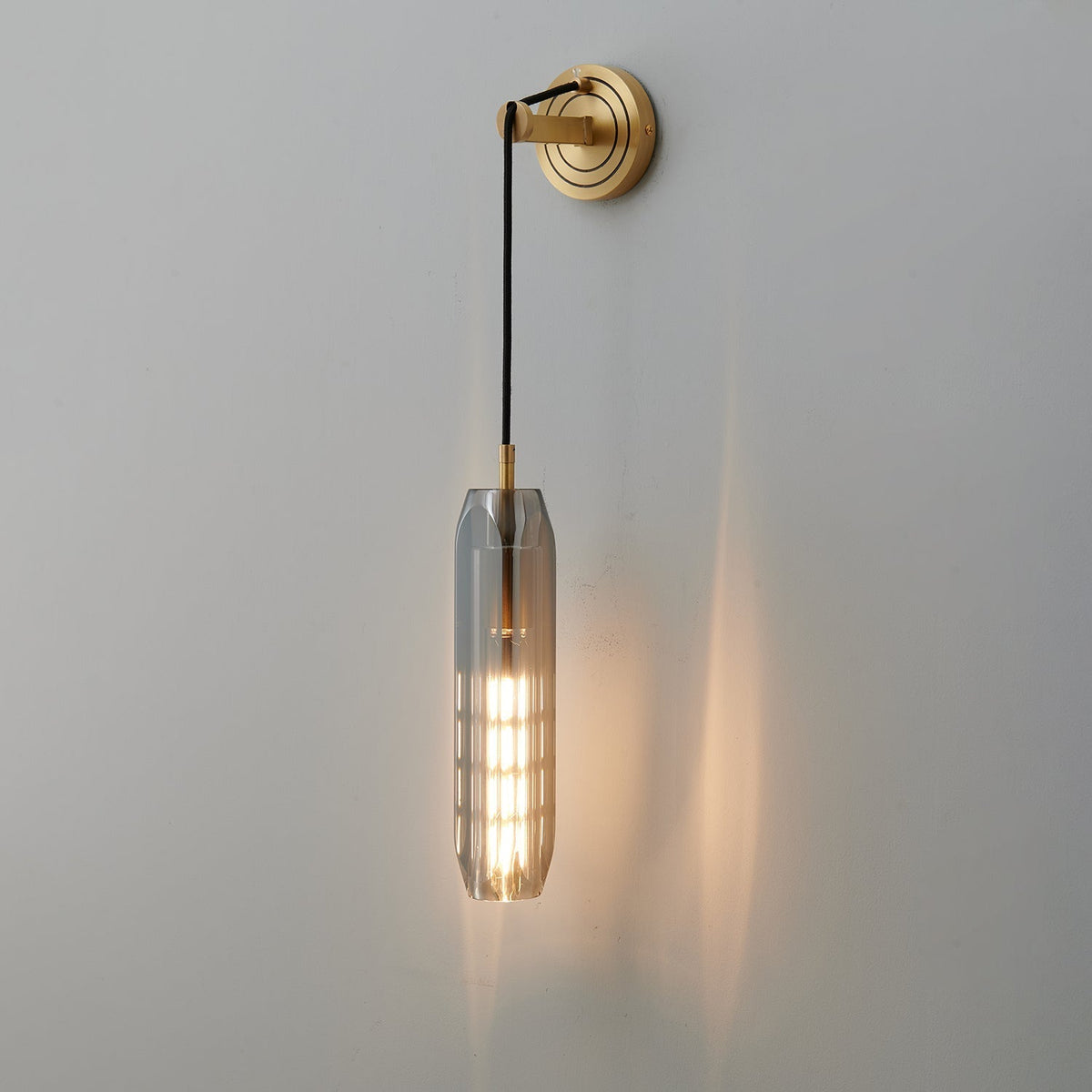 Zodorila zeitgenössische minimalistische Wandleuchte aus Kristall