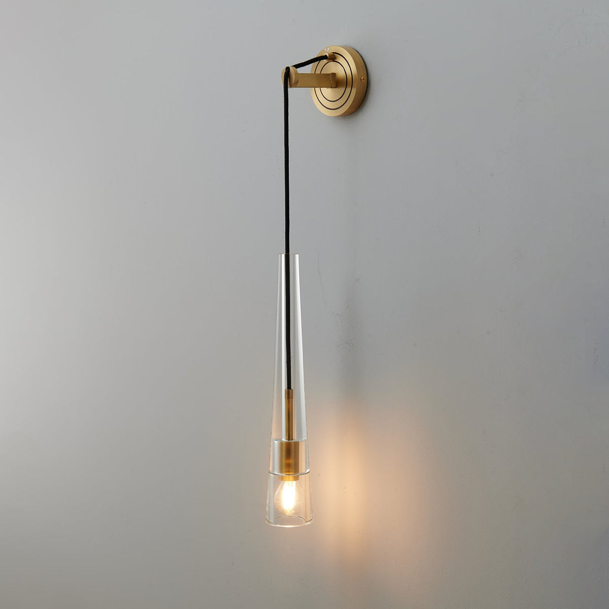 Zodorila zeitgenössische minimalistische Wandleuchte aus Kristall