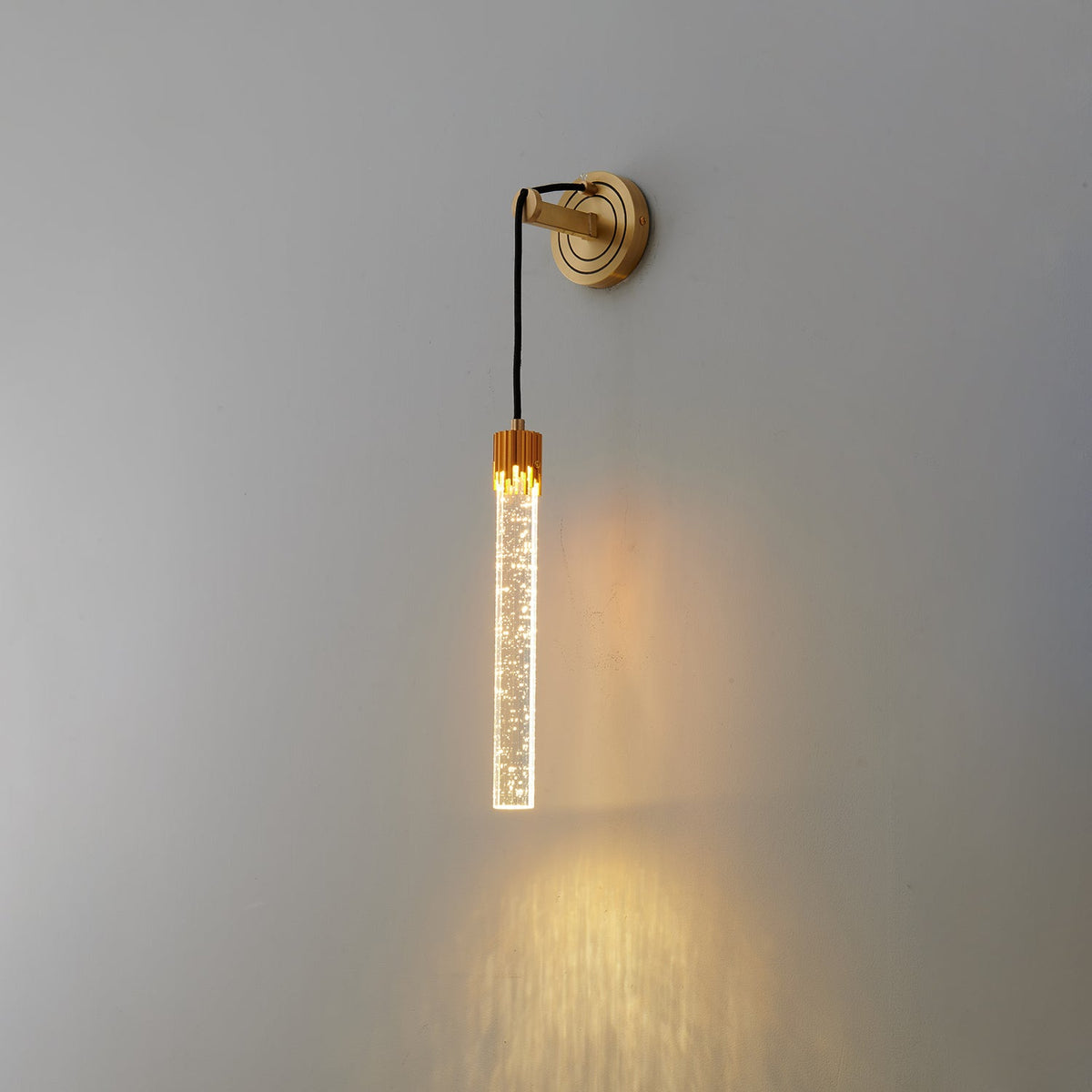 Zodorila zeitgenössische minimalistische Wandleuchte aus Kristall