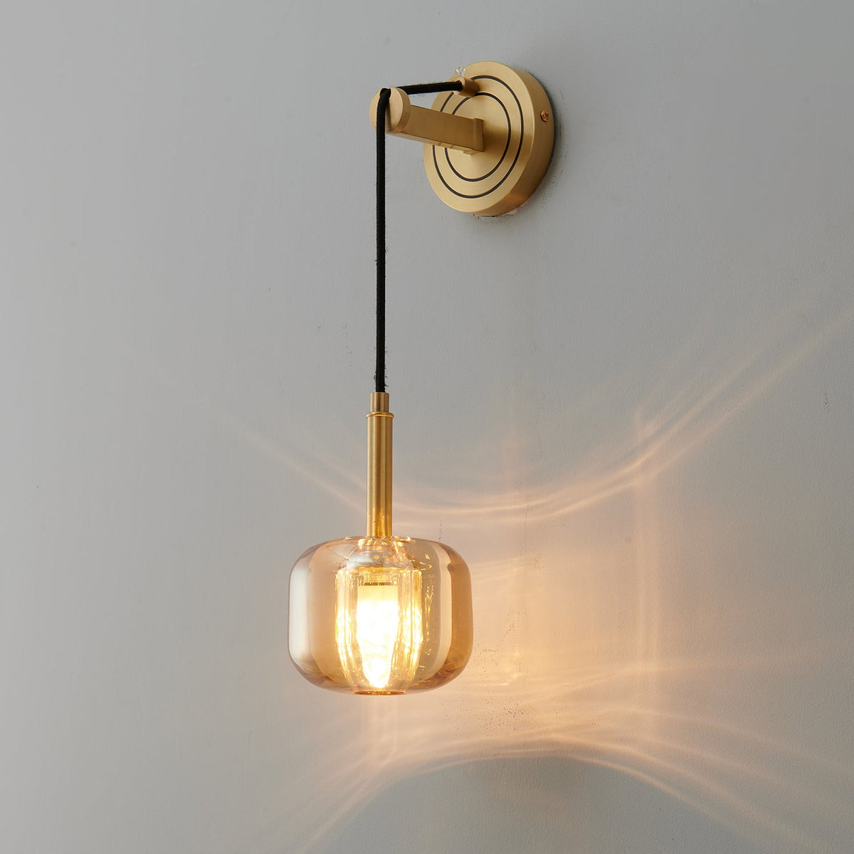 Zodorila zeitgenössische minimalistische Wandleuchte aus Kristall