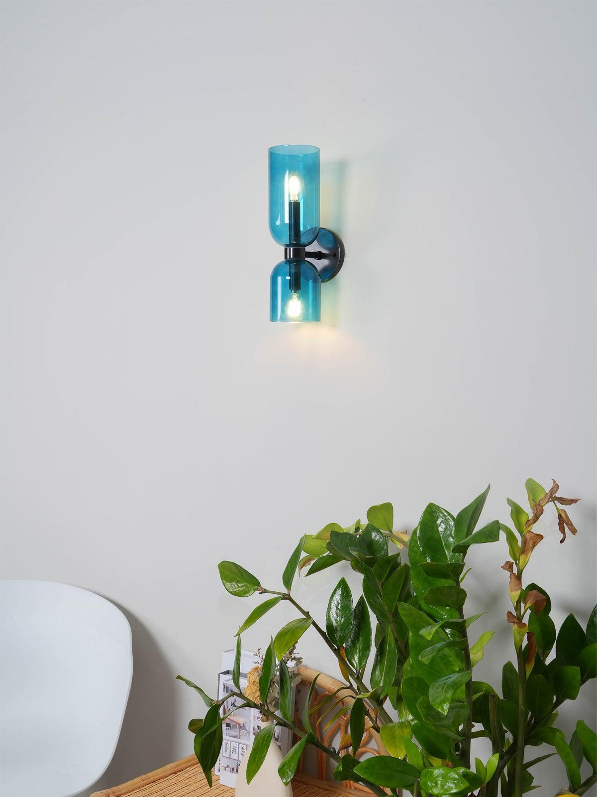 Bryn zeitgenössische minimalistische Wandleuchte aus Glas