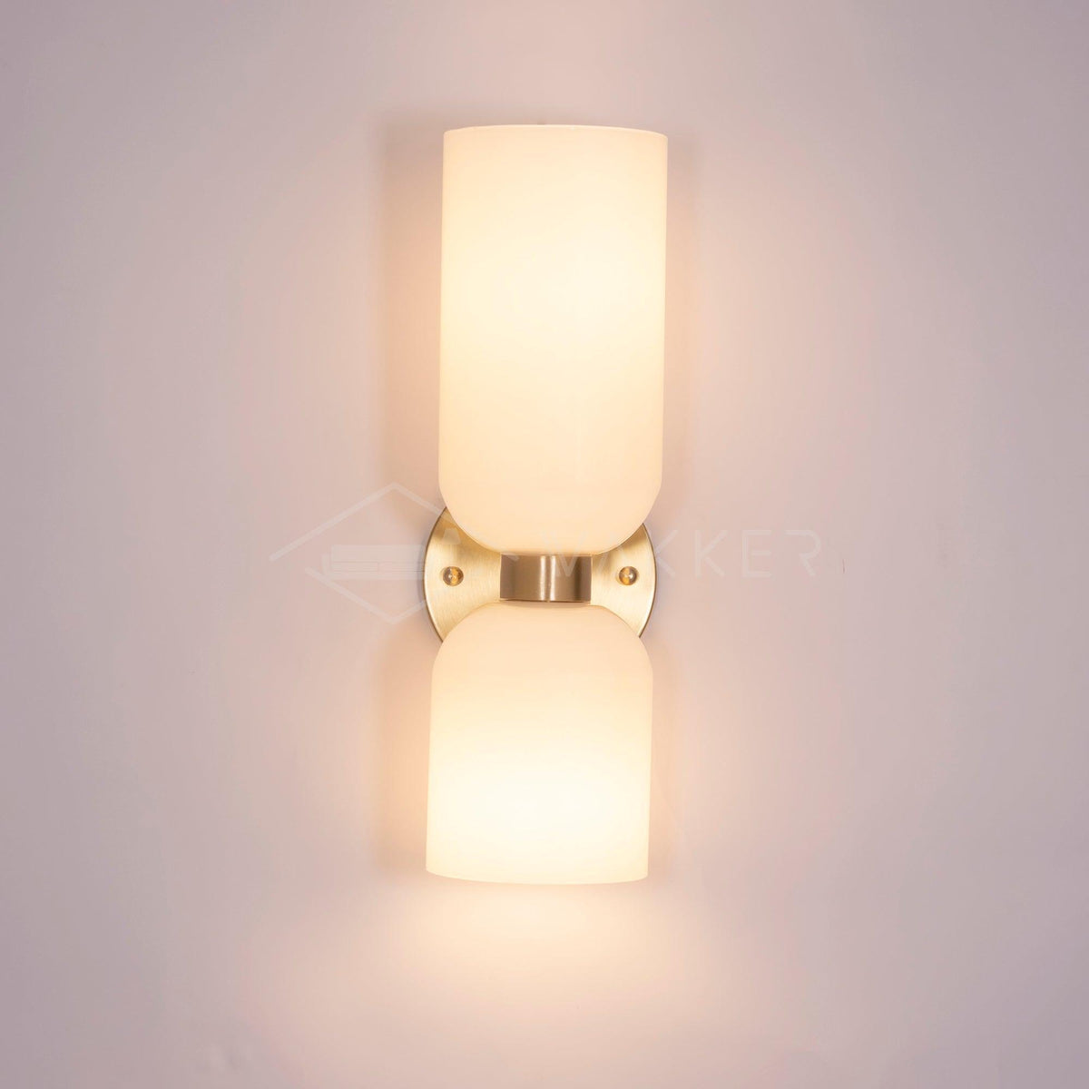 Bryn zeitgenössische minimalistische Wandleuchte aus Glas