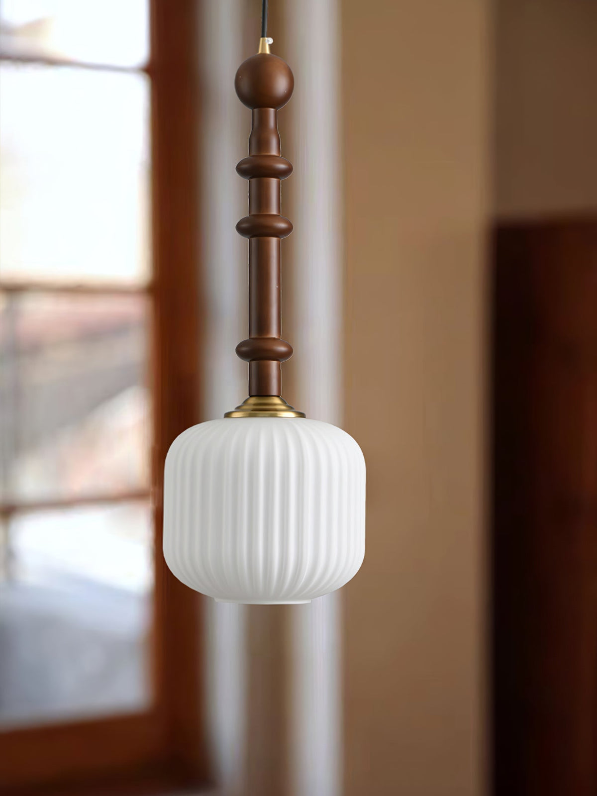 Iliror Traditionelle Pendelleuchte aus Holz und Glas