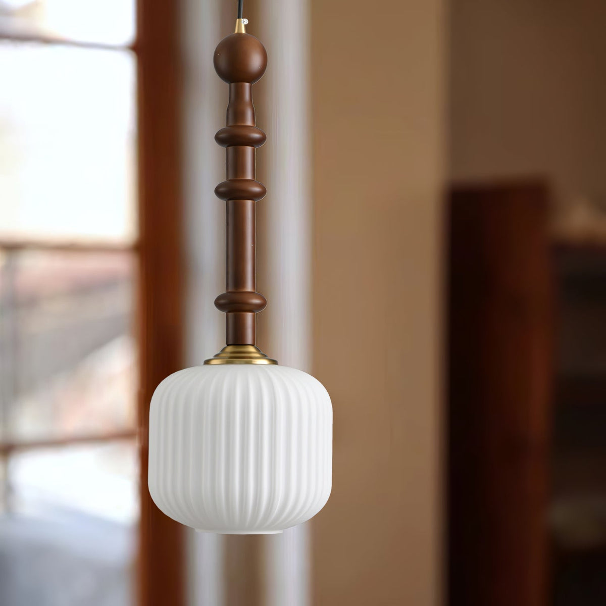 Iliror Traditionelle Pendelleuchte aus Holz und Glas
