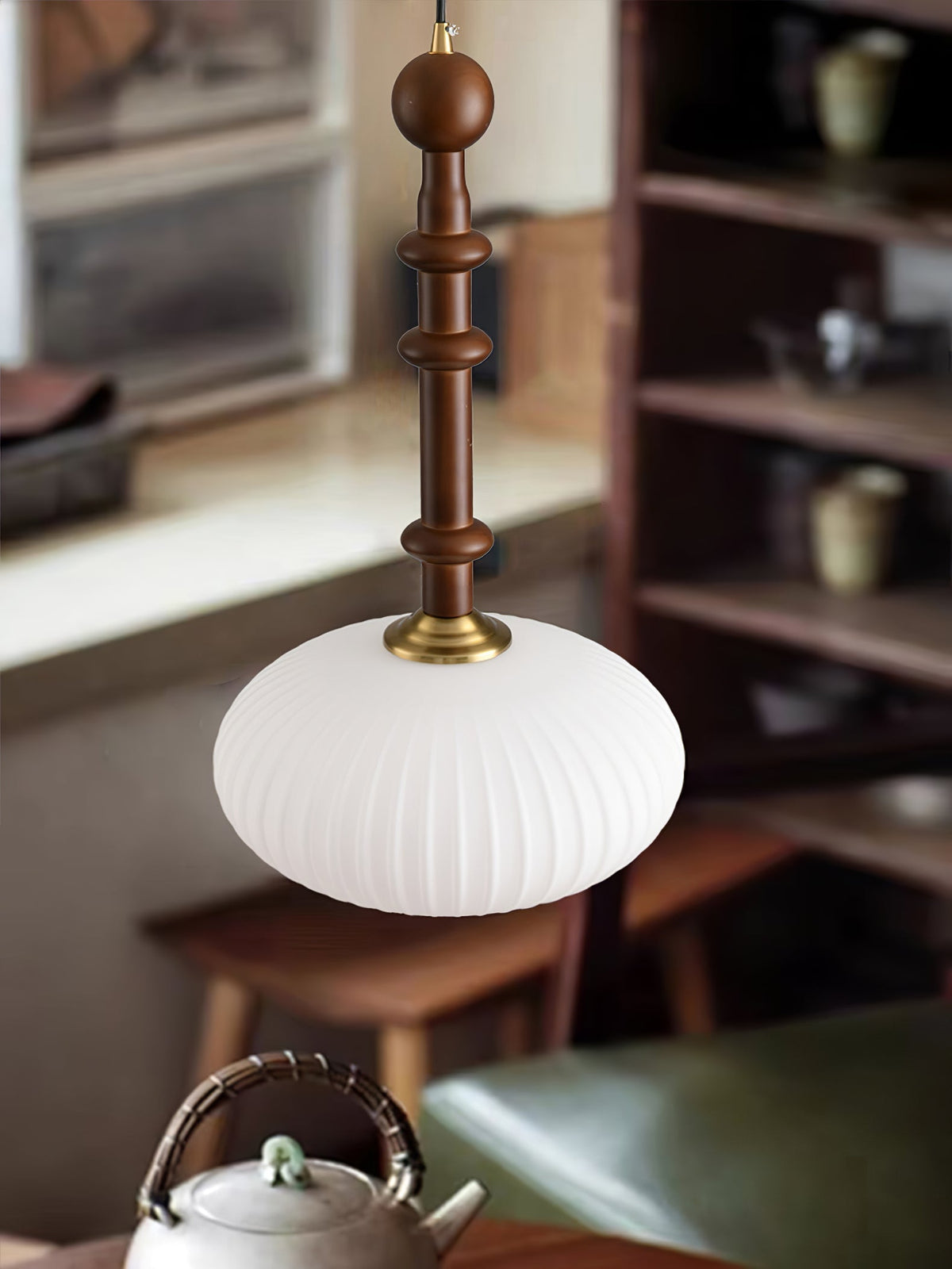 Iliror Traditionelle Pendelleuchte aus Holz und Glas
