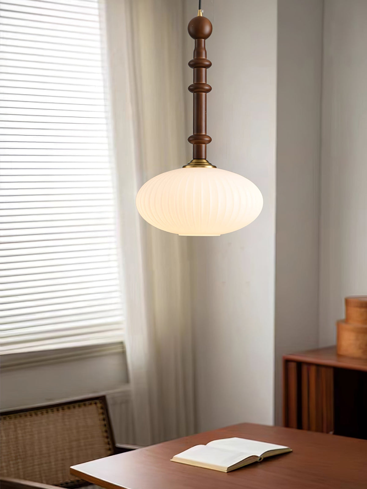 Iliror Traditionelle Pendelleuchte aus Holz und Glas