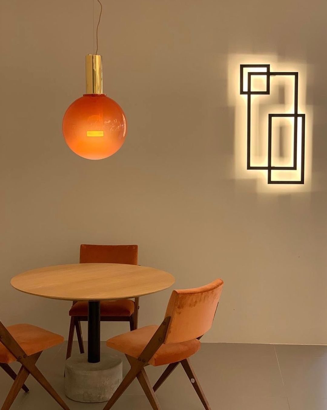 Aeris Minimalistische Pendelleuchte aus Glas