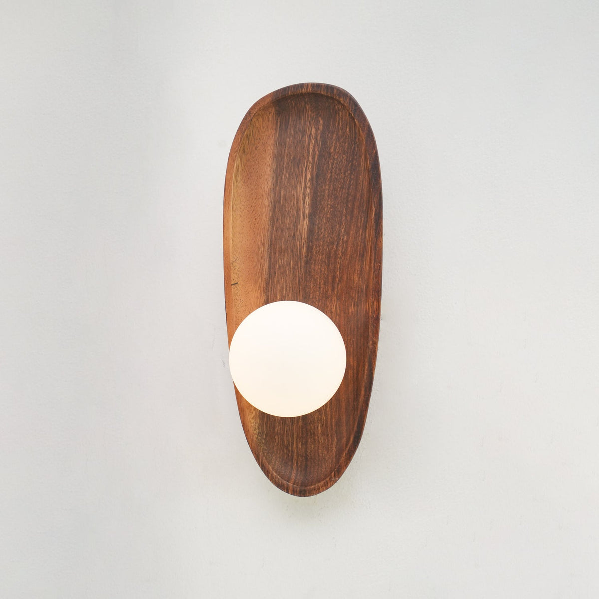 Sylaise zeitgenössische minimalistische Wandleuchte aus Holz und Glas