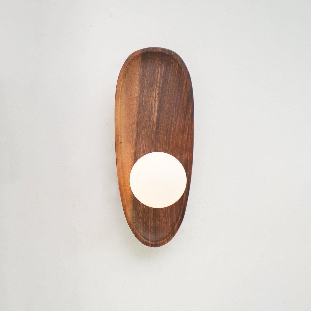 Sylaise zeitgenössische minimalistische Wandleuchte aus Holz und Glas
