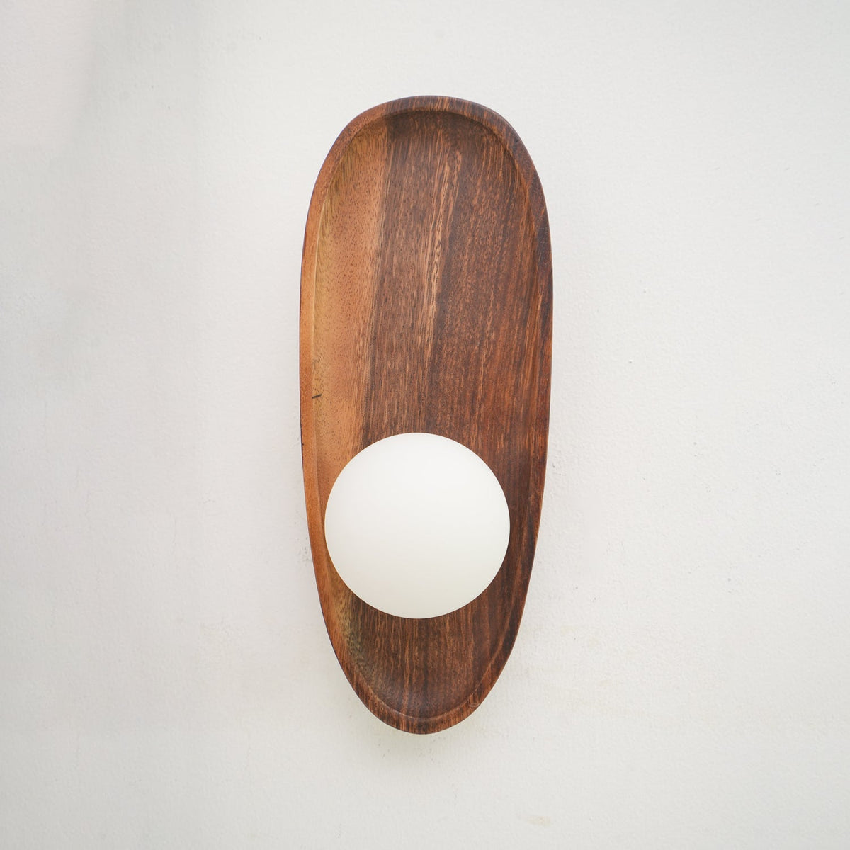 Sylaise zeitgenössische minimalistische Wandleuchte aus Holz und Glas