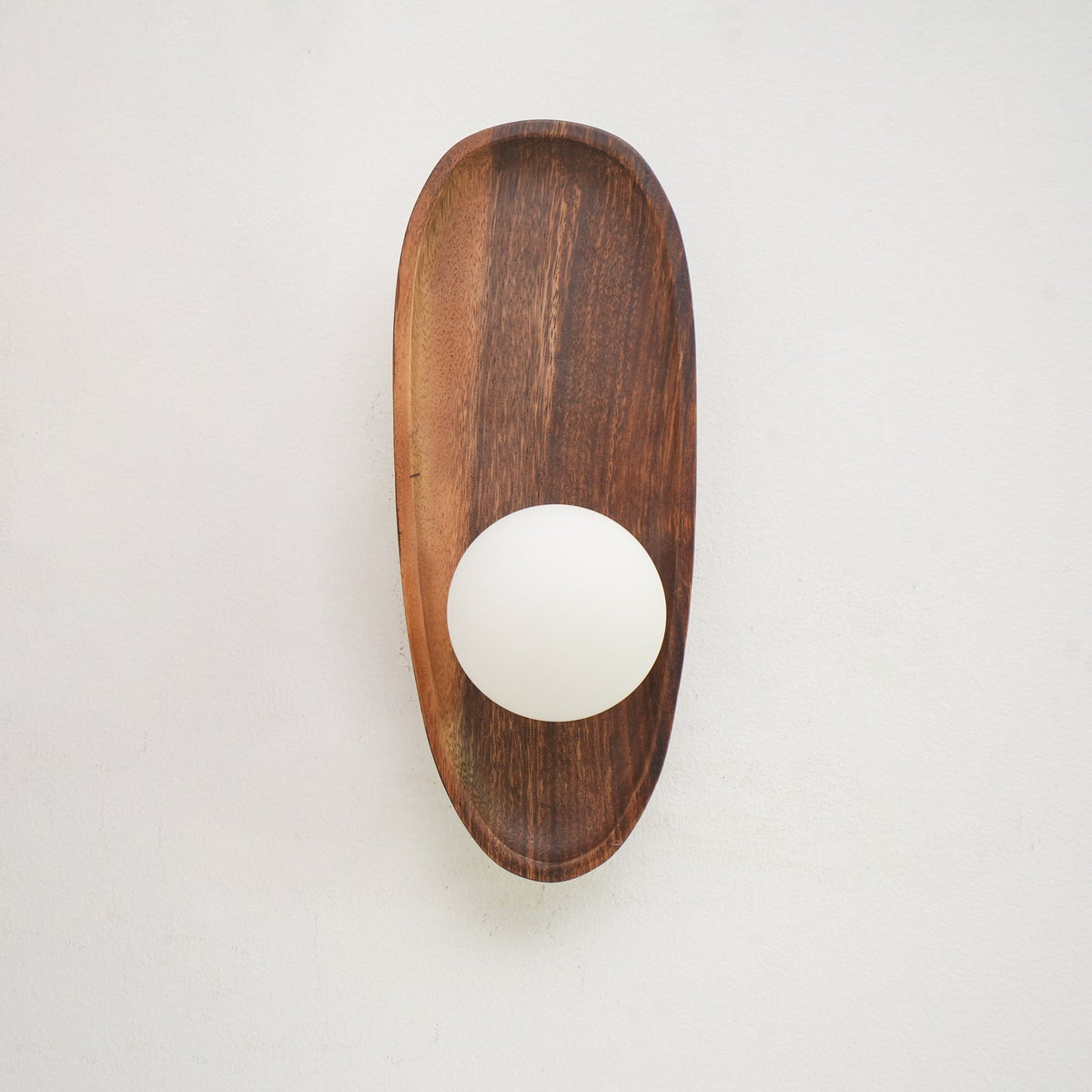 Sylaise zeitgenössische minimalistische Wandleuchte aus Holz und Glas