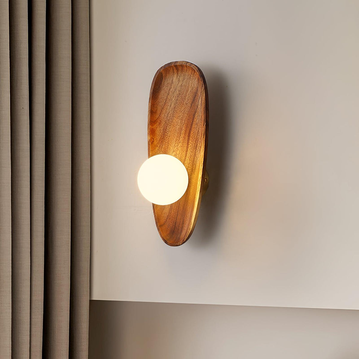 Sylaise zeitgenössische minimalistische Wandleuchte aus Holz und Glas