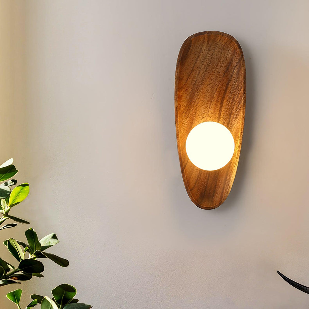 Sylaise zeitgenössische minimalistische Wandleuchte aus Holz und Glas