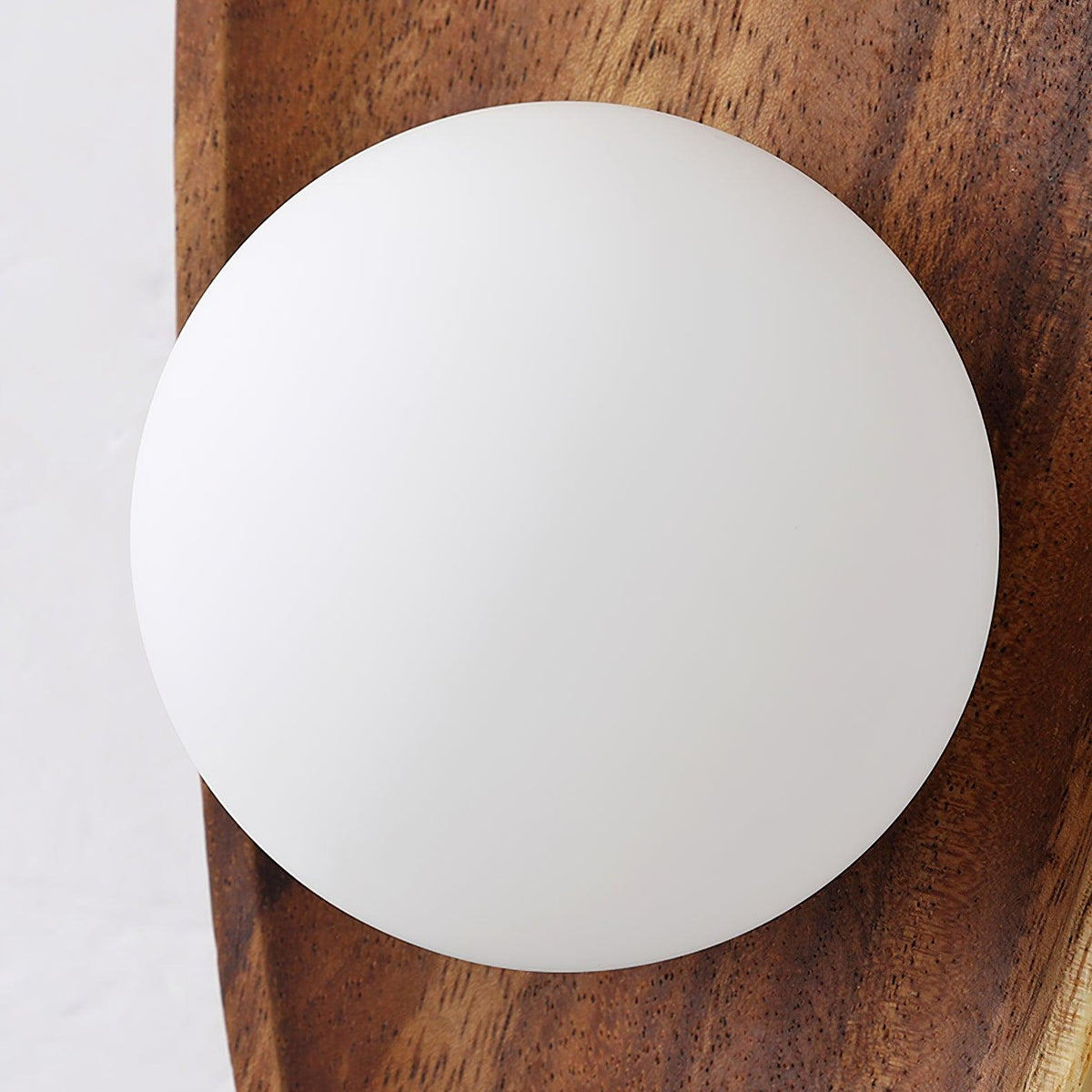Sylaise zeitgenössische minimalistische Wandleuchte aus Holz und Glas