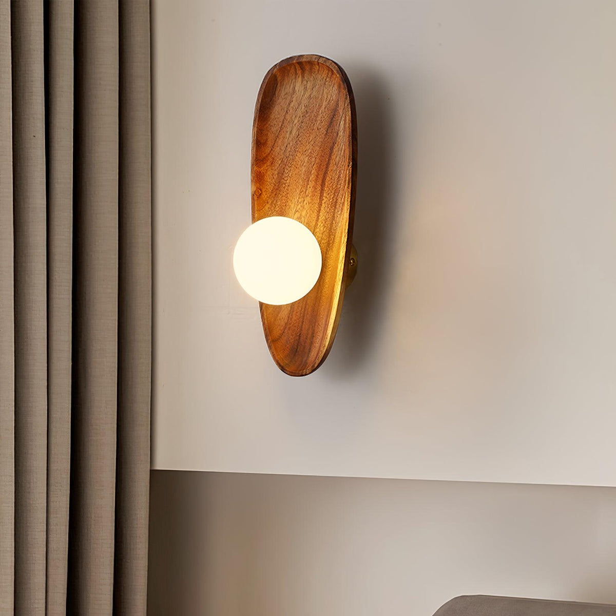 Sylaise zeitgenössische minimalistische Wandleuchte aus Holz und Glas