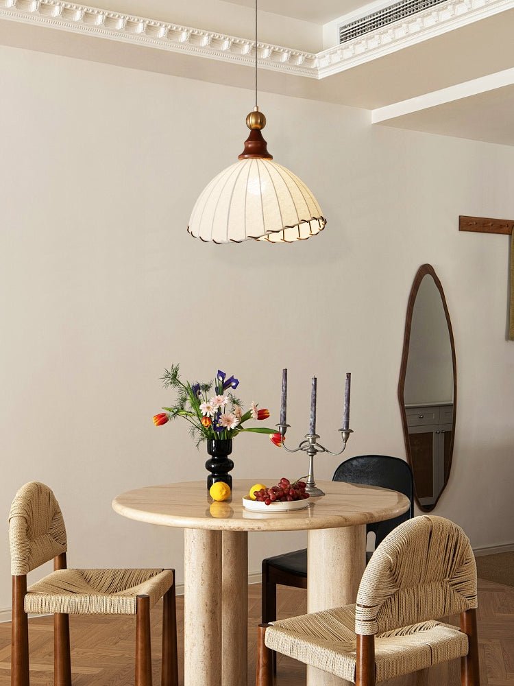 Earian Pendelleuchte aus Holz und Stoff im eleganten Design
