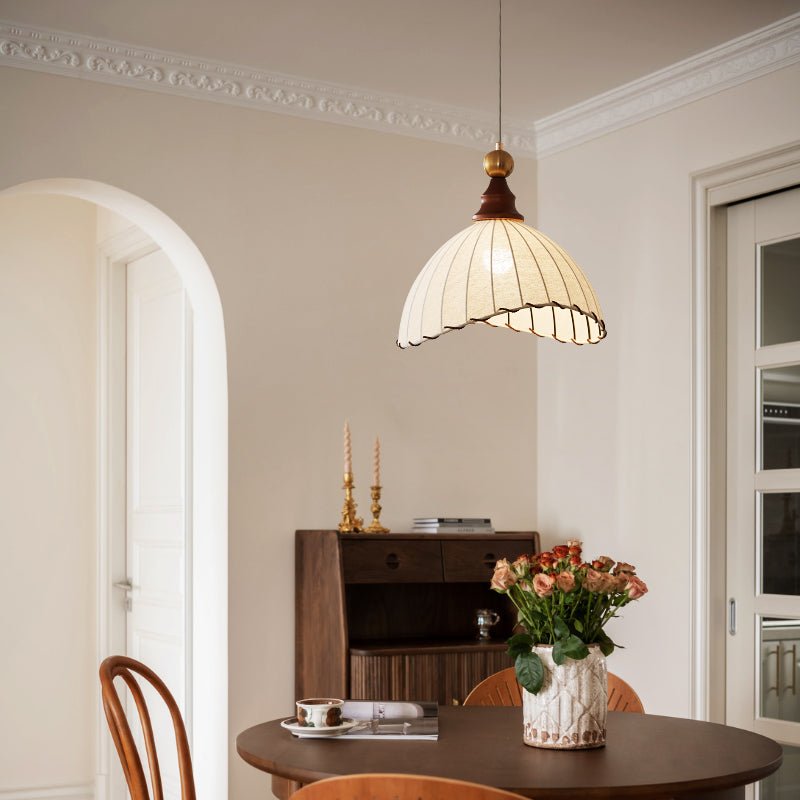 Earian Pendelleuchte aus Holz und Stoff im eleganten Design