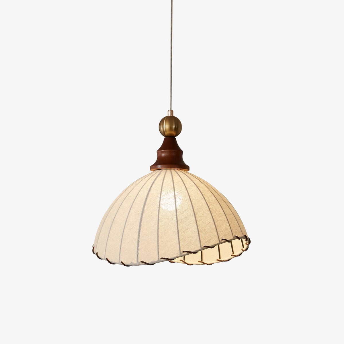 Earian Pendelleuchte aus Holz und Stoff im eleganten Design