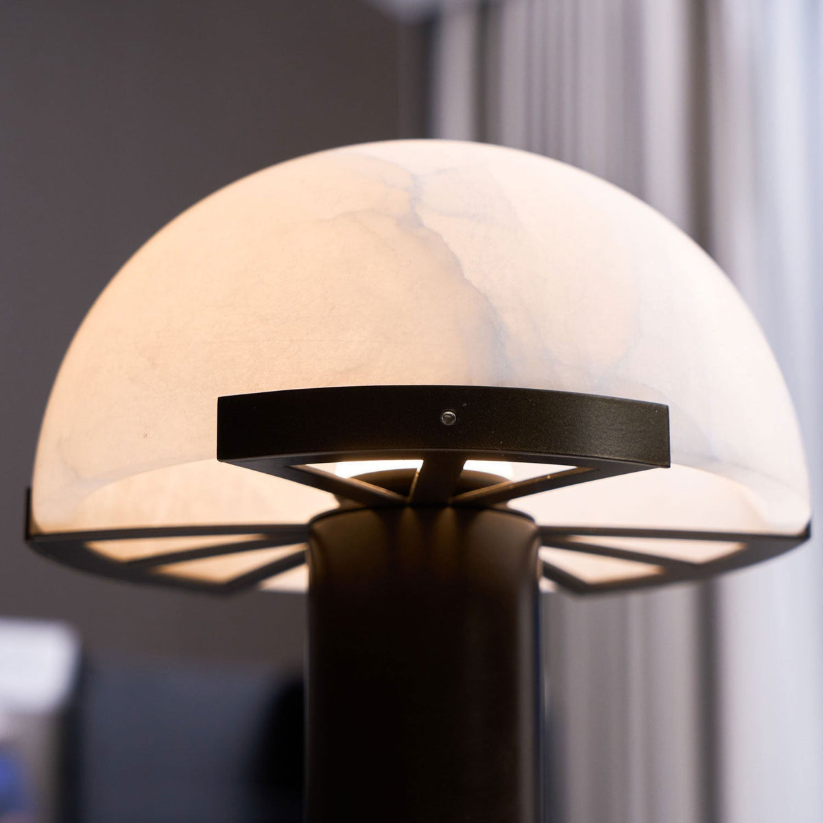 Keir Alabaster-Tischlampe